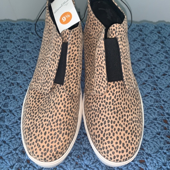 universal thread leopard sneakers